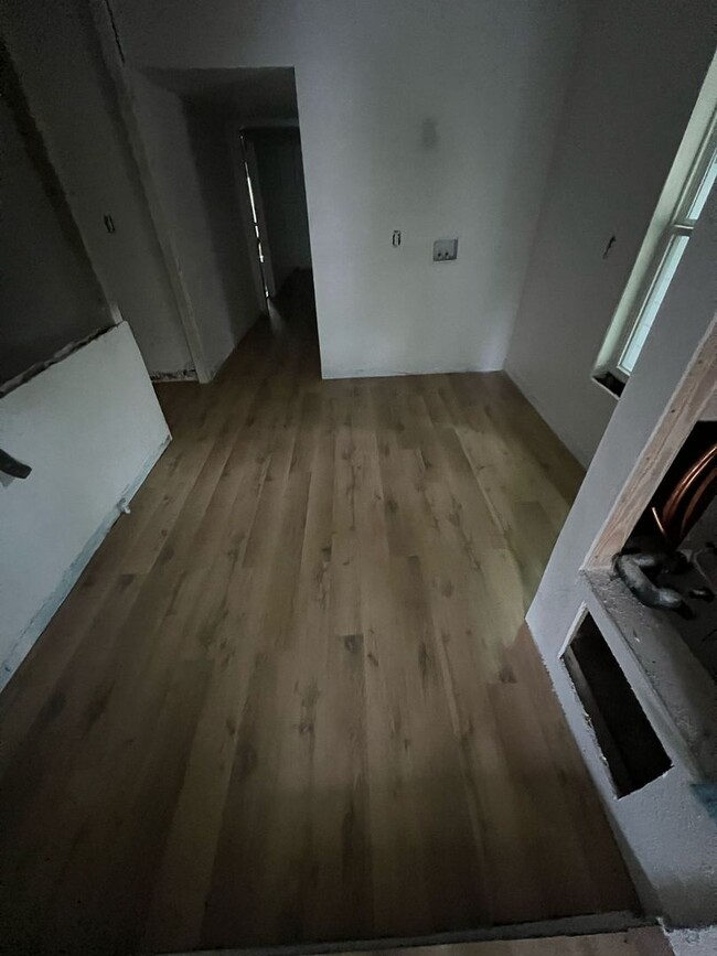 Building Photo - Section 8 Welcome – 4 Bed, 2 Bath Home Nea...
