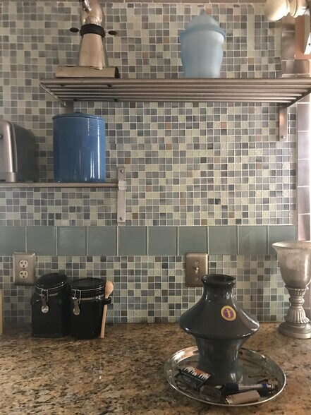 Kitchen tile backsplash - 3000 Clarcona Road