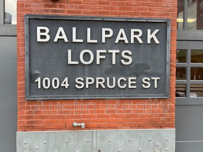 Building Photo - 1004 Spruce St