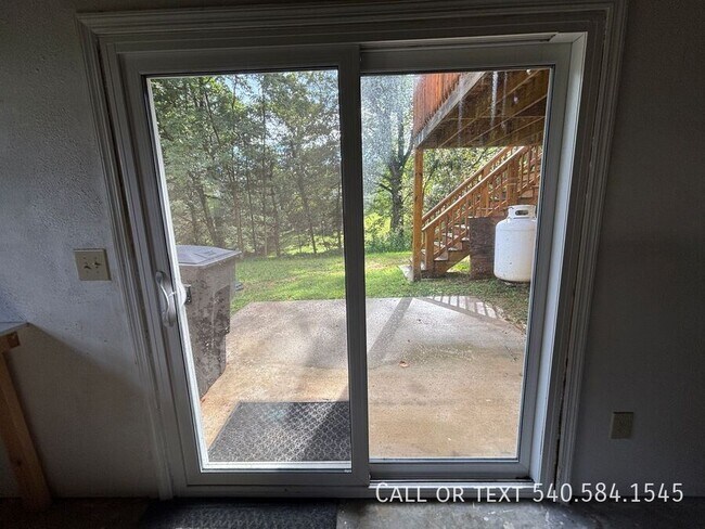 Building Photo - 6421 Orchard View Ln