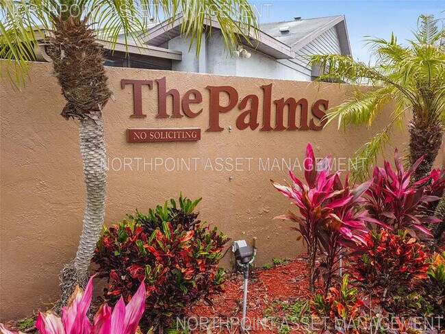 Building Photo - Stylish 2-Bed, 2-Bath Villa in the Heart o...