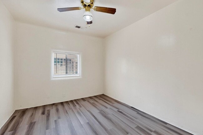 Building Photo - NEAR NORTH VALLEY PUEBLO 2 Bedroom  1 Bath...