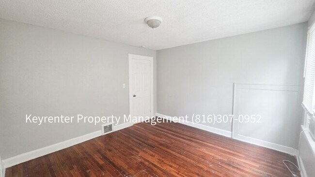 Building Photo - 2607 E 73rd St