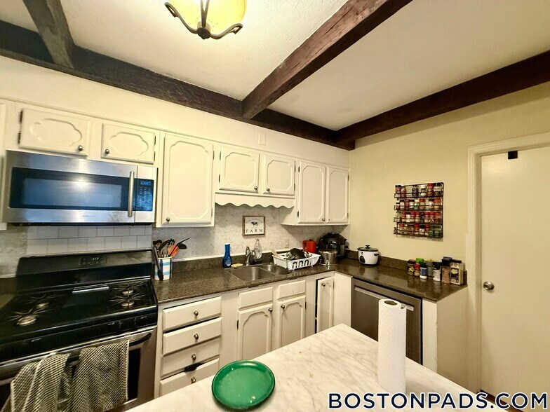 Building Photo - 1526 Tremont St