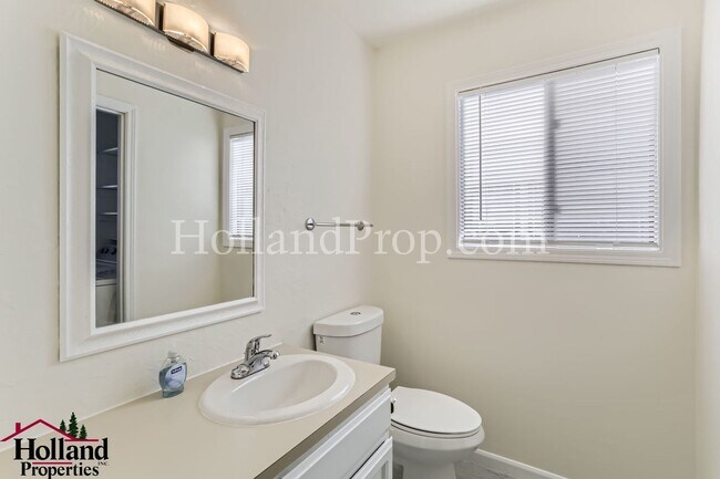 Building Photo - 16050 SW Old Oak Dr