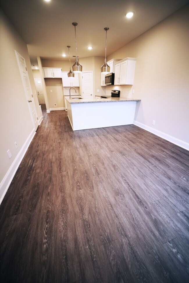 Building Photo - 220 Drayton Dr