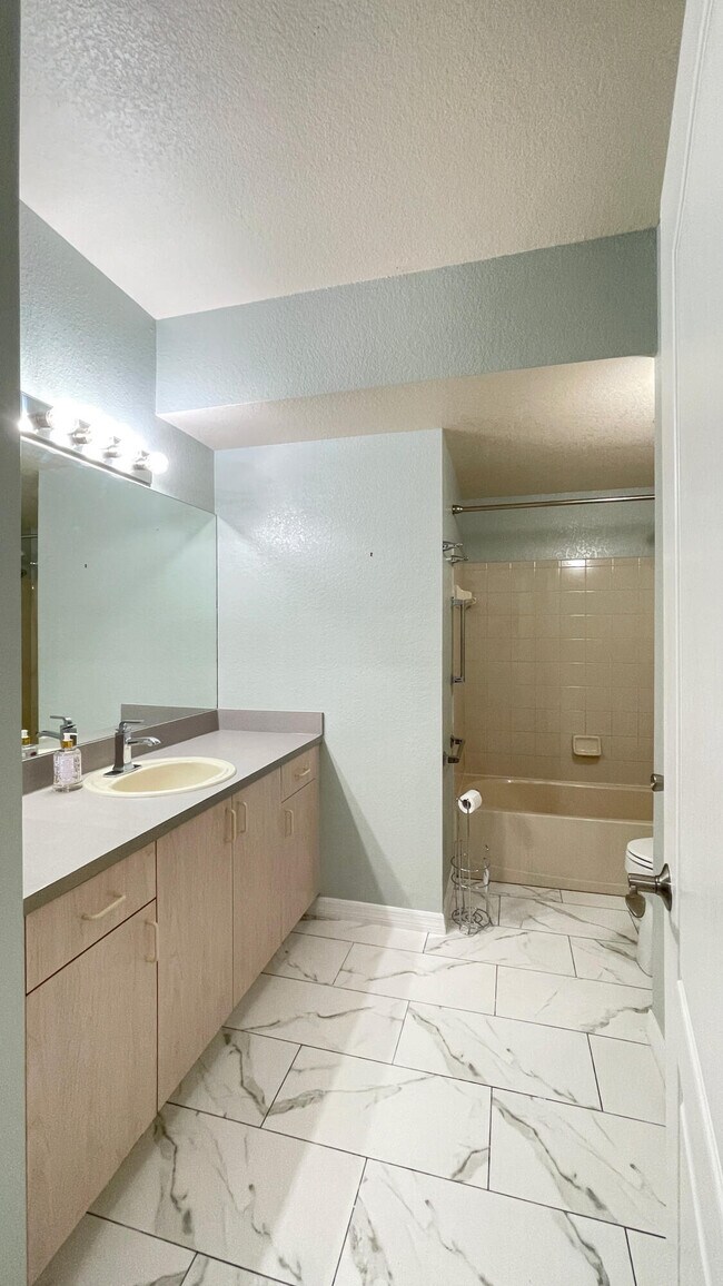 Building Photo - 170 SW Peacock Boulevard 36-104 Port Saint...