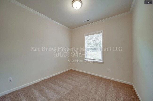 Building Photo - 7015 Thornrose Dr