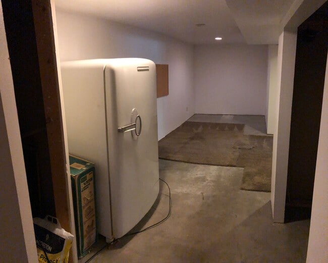 Building Photo - 3 Bed 2 Bath Single Family Home with Additional Space in Basement!