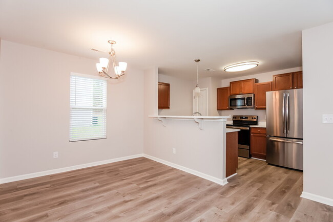 Building Photo - 204 Ravenridge Ct