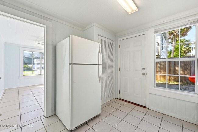 Building Photo - 228 Oleander St