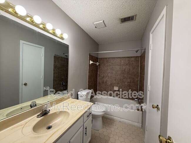 Building Photo - 6556 Birch Hollow Dr