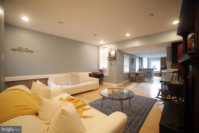 Building Photo - 908 New Market St