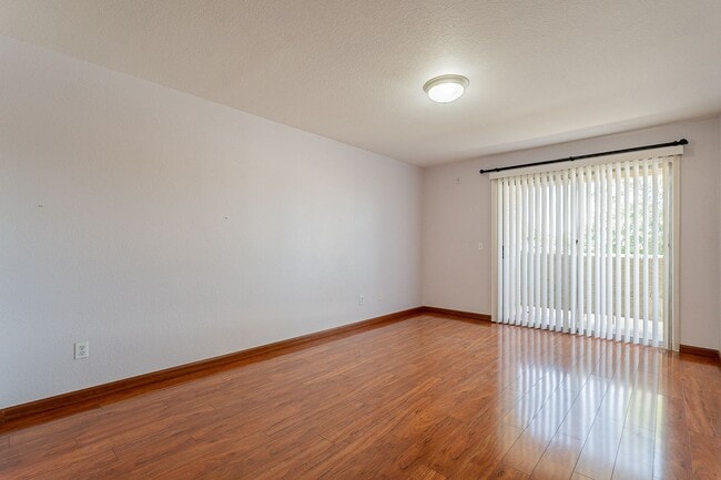 Building Photo - Ready to Move In - Two Bedrooms!