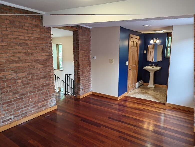 Building Photo - 158 1st St