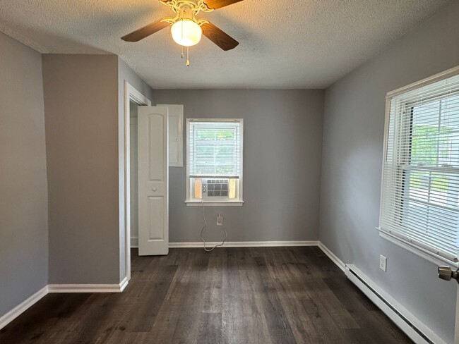Building Photo - 1211 Wall Ave