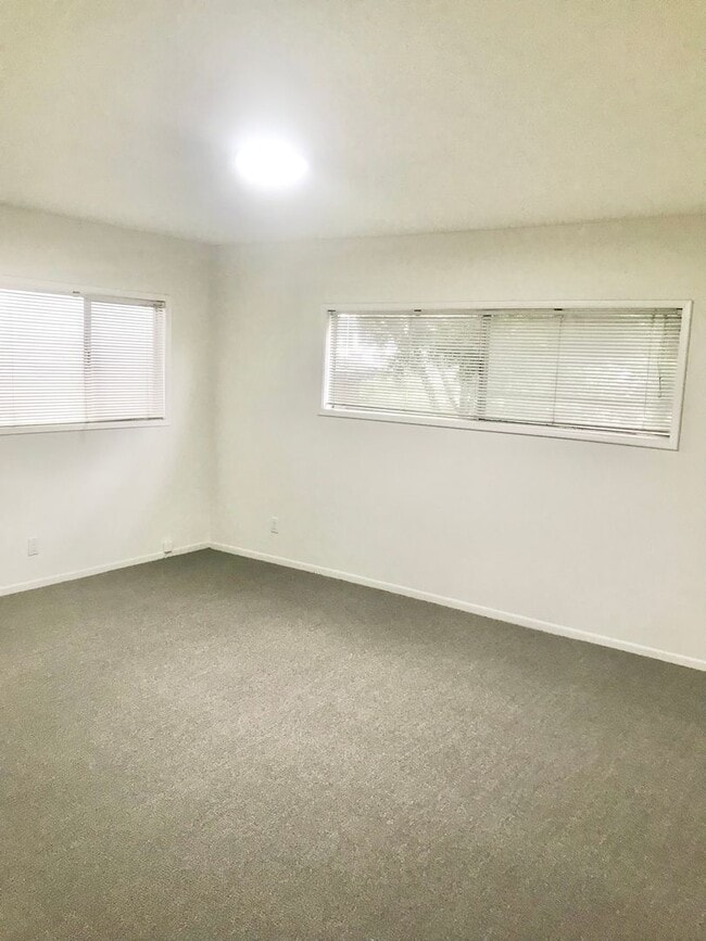 Building Photo - 3 Bed 2 Bath House