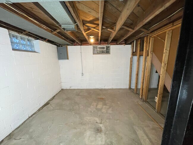 Basement area 2 - 20657 Kingsville St