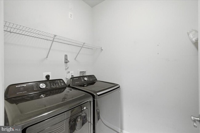 Building Photo - 21228 McFadden Square
