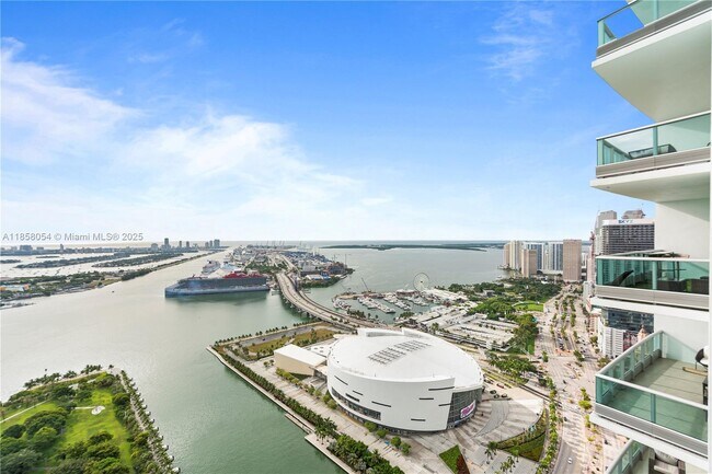 Building Photo - 900 Biscayne Blvd