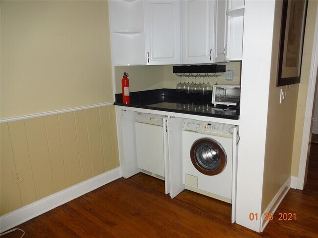 Building Photo - 1144 Delaney Ave