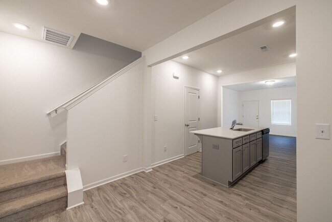 Building Photo - 1365 Darlington Dr