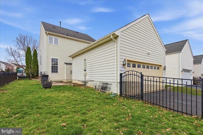Building Photo - 17037 Loftridge Ln