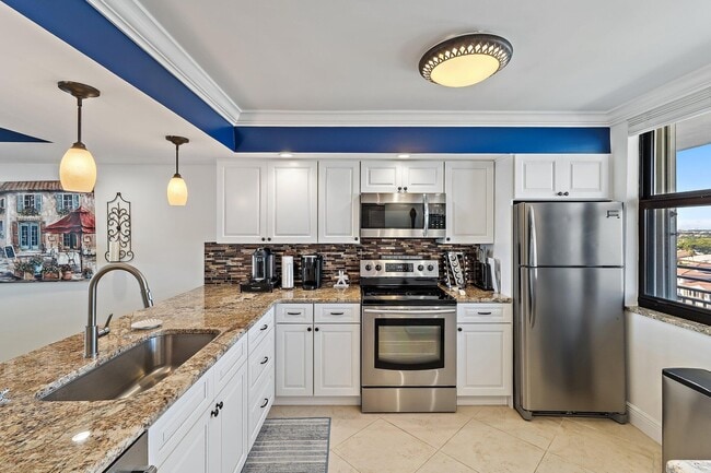 Building Photo - 840 Ocean Dr