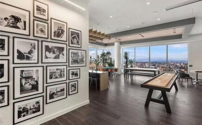 Building Photo - Downtown Seattle Modern Studio