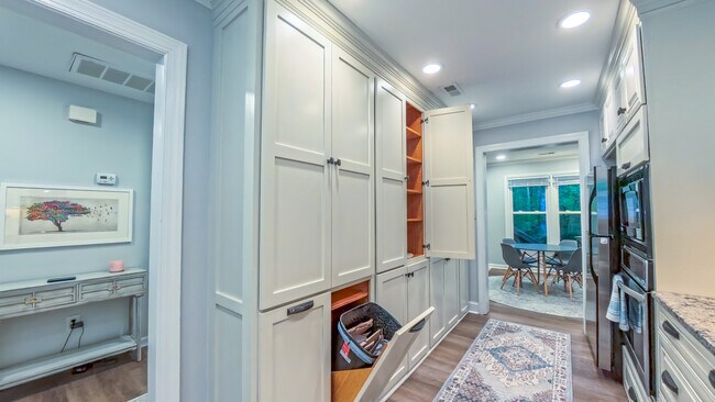 Custom cabinets - 107 Abbots Glen Ct