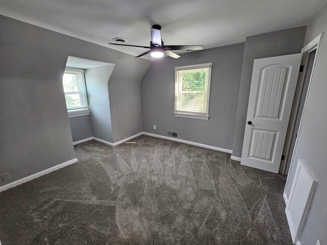 Building Photo - 3907 E Chatham Dr
