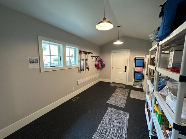 Building Photo - 4015 Wood End Dr