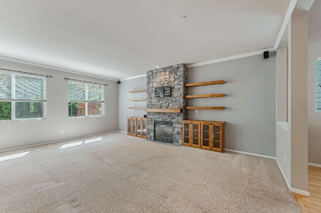 Building Photo - This is a beautiful property in the Savana...