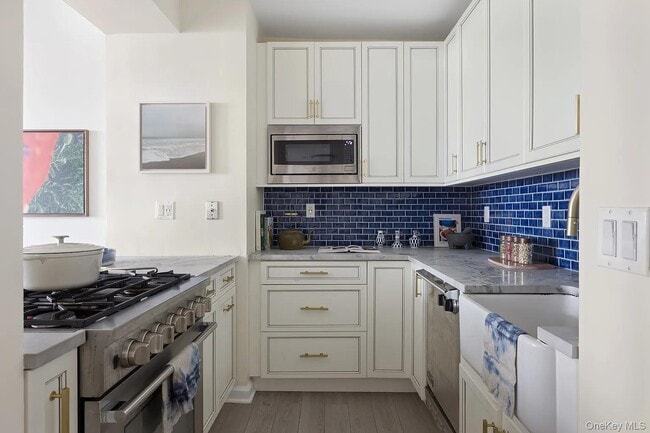 Building Photo - 199 Bowery