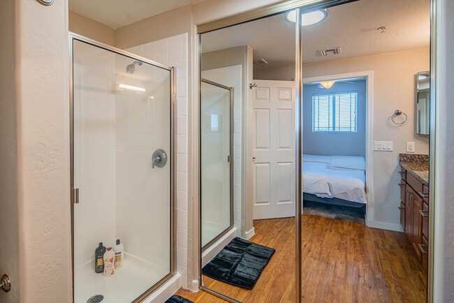 Building Photo - 1275 E University Dr