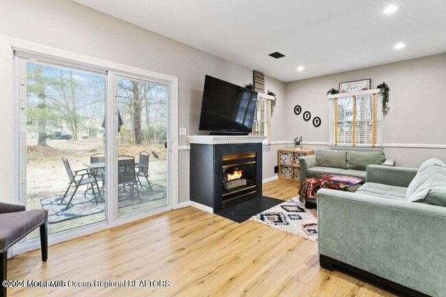 Building Photo - 15 Weller Pl