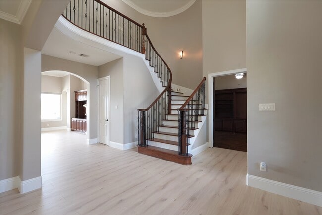 Building Photo - 32726 Tall Oaks Way