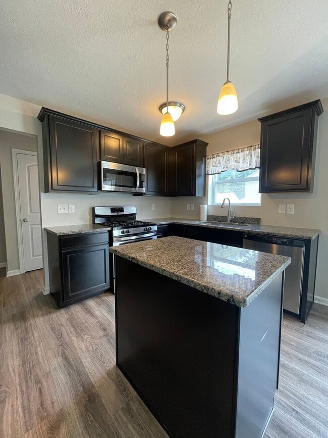 Building Photo - Three Bedroom Home in Kalamazoo