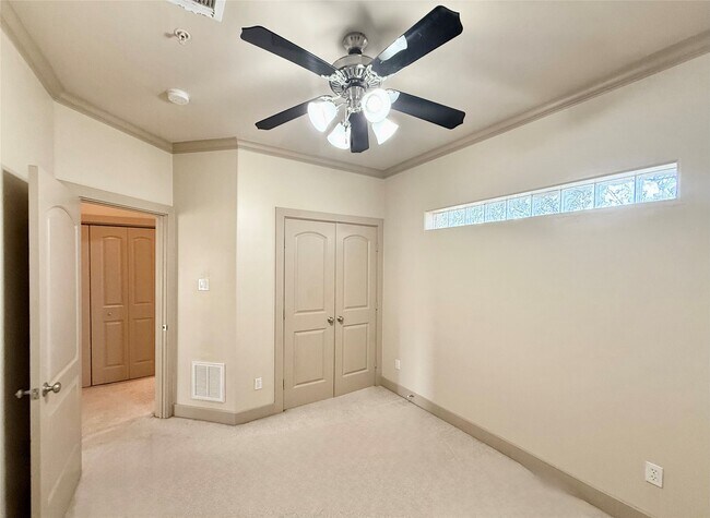 Building Photo - 953 Yale St