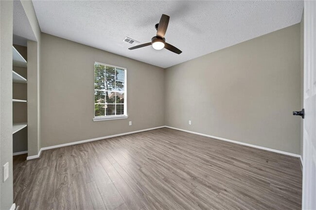 Building Photo - 23111 Red River Dr