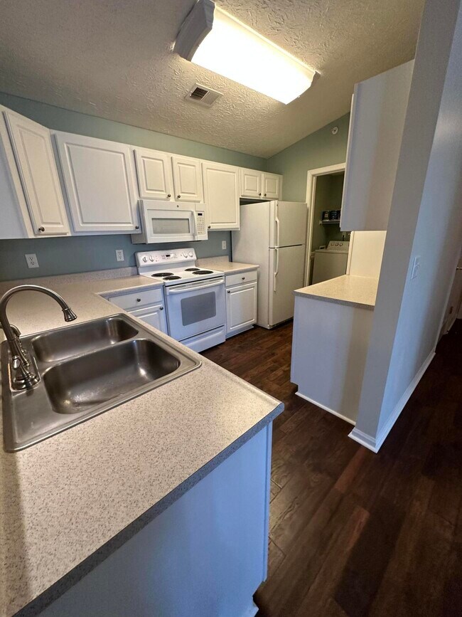 Building Photo - 600 Vincent Way