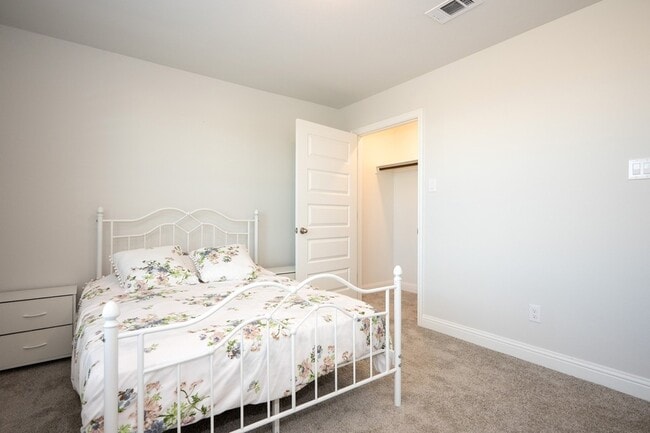 Building Photo - 409 Aurora Creek Ln