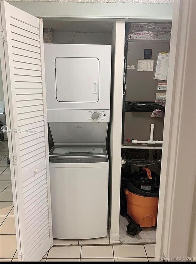 Building Photo - 6205 SW 131st Ct