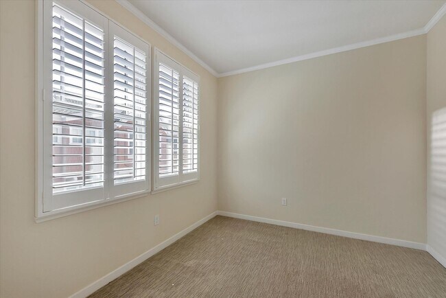 Building Photo - WOW! GREAT HOME! Mountain View!