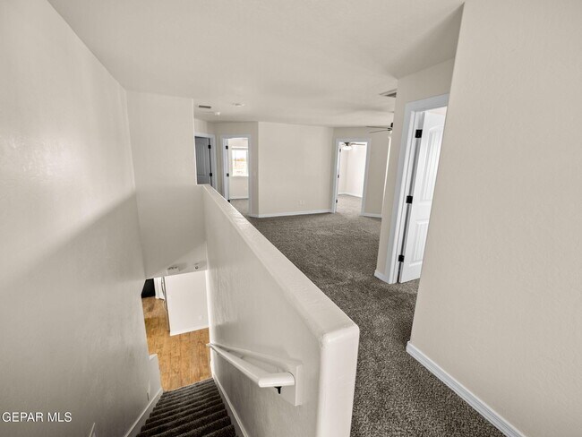 Building Photo - 561 Issa Circle