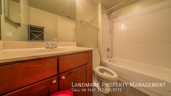 Building Photo - 758 N Larrabee St