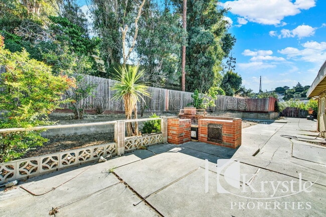 Building Photo - 1114 Coronel Ave