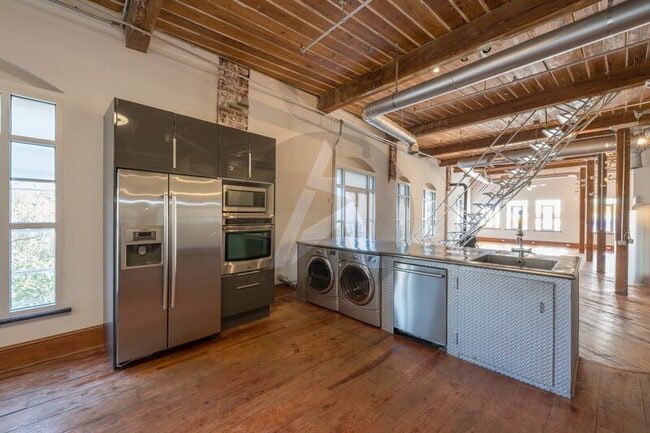 Building Photo - 161 Mangum St SW