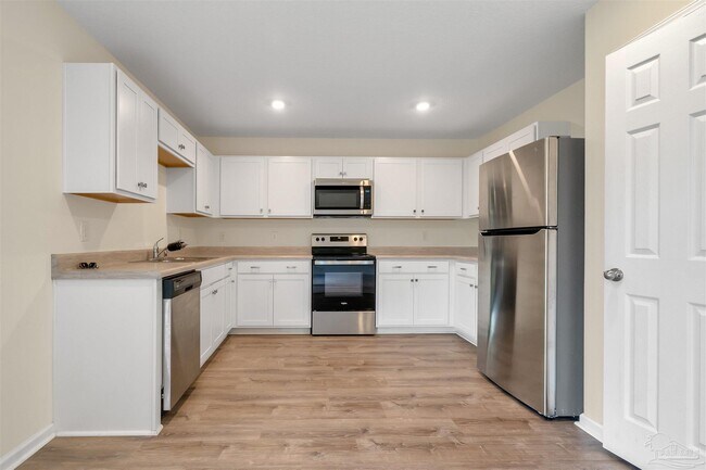 Building Photo - 8724 Schooner Ln