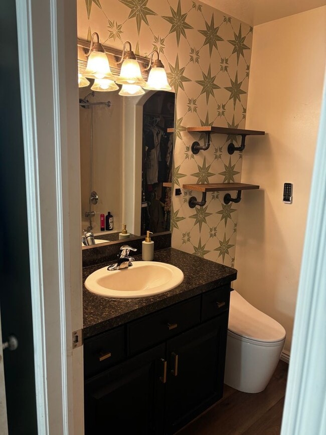 Building Photo - Spacious 5-Bedroom Haven with 3 Full Baths...